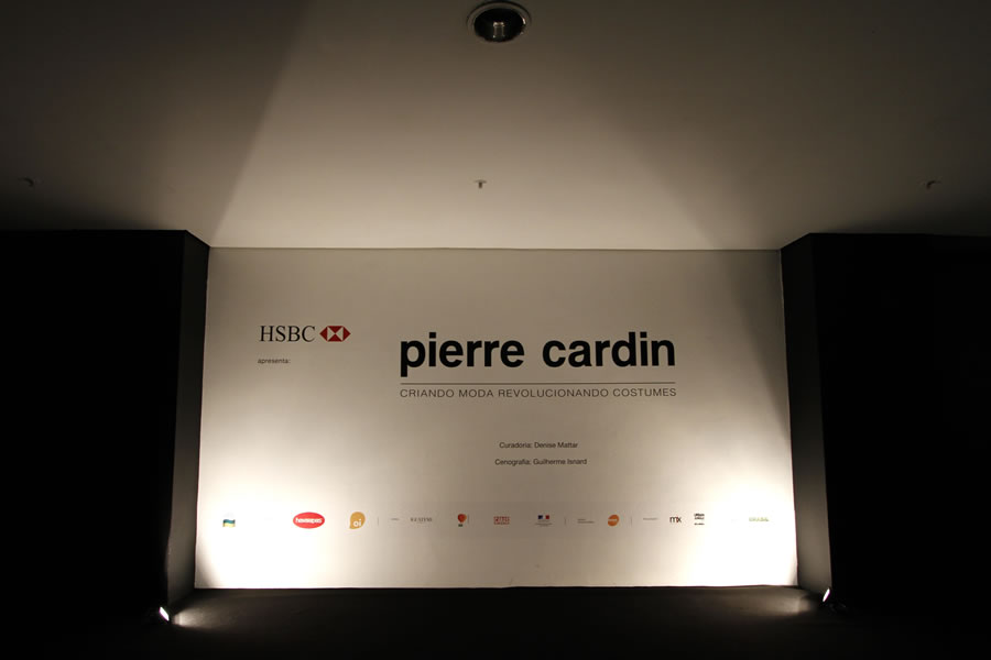 201105-exposicao-pierre-cardin